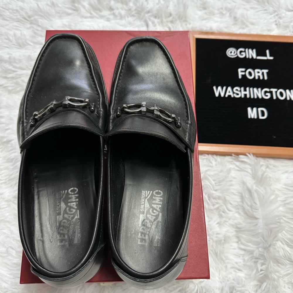 100% Authentic SALVATORE FERRAGAMO Black Leather Horsebit Loafers Size 10 EE
